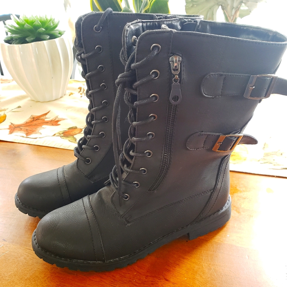 Journee Collection Boots